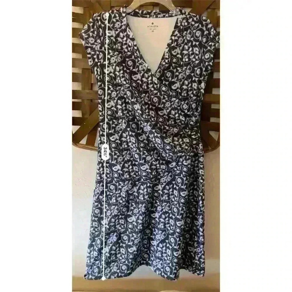 Athleta Women's XS Blue Floral Faux Wrap Knee Length Dress Casual - Picture 7 of 9